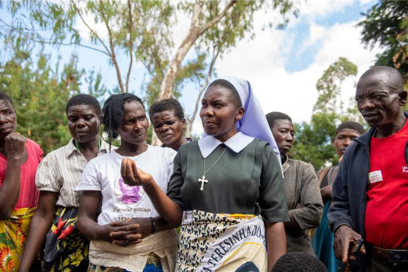 Sr. Teresa giving words of encouragement to support group members, after a class on manufacturing manure making, in T/A Kamenyagwaza-Dedza District, Malawi.