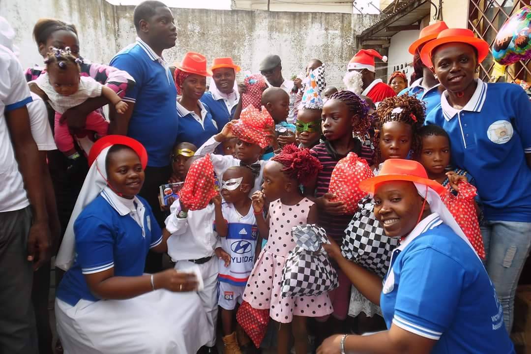 Since 2002, the Sisters of St. Therese have been providing victim-offender prison care support alongside other employees and volunteers. The sisters work tirelessly to ensure the respect of the rights of inmates and a smooth reintegration into society. The sisters use a holistic approach to prison pastoral care. Here, they pose with inmates and their children at a Christmas party they organized.