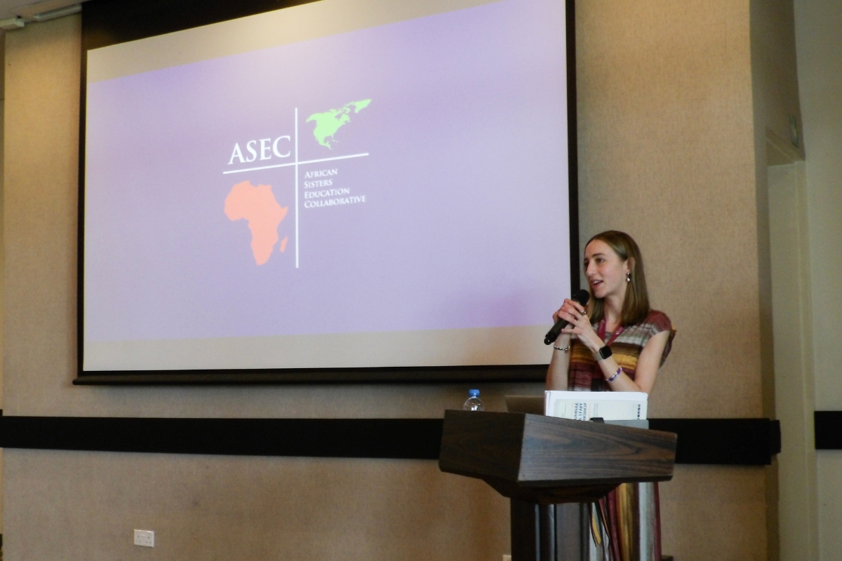 Megan Wescott, ASEC’s Digital & Social Media Specialist, presents on visual storytelling and social media strategy during the alumnae workshop in Zambia.