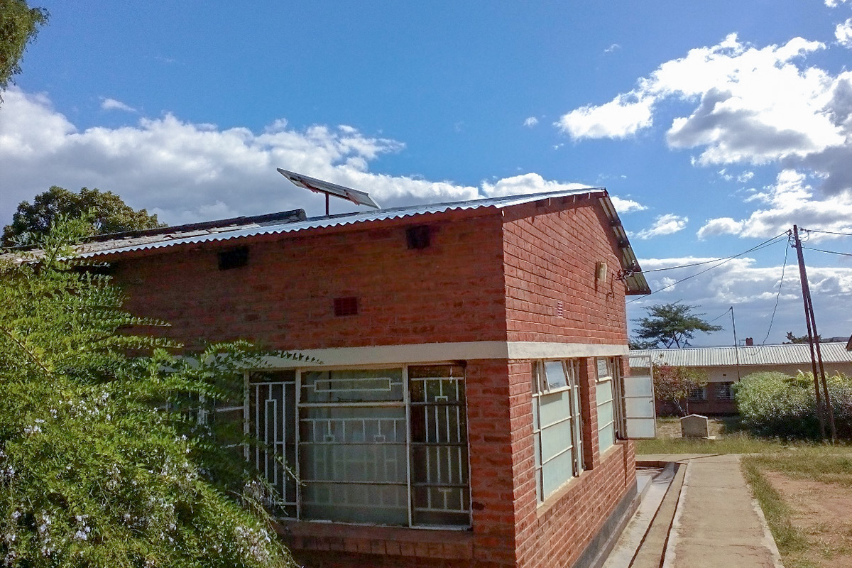 Buildings at the Kasina Health Centre with solar panels on the roofs.