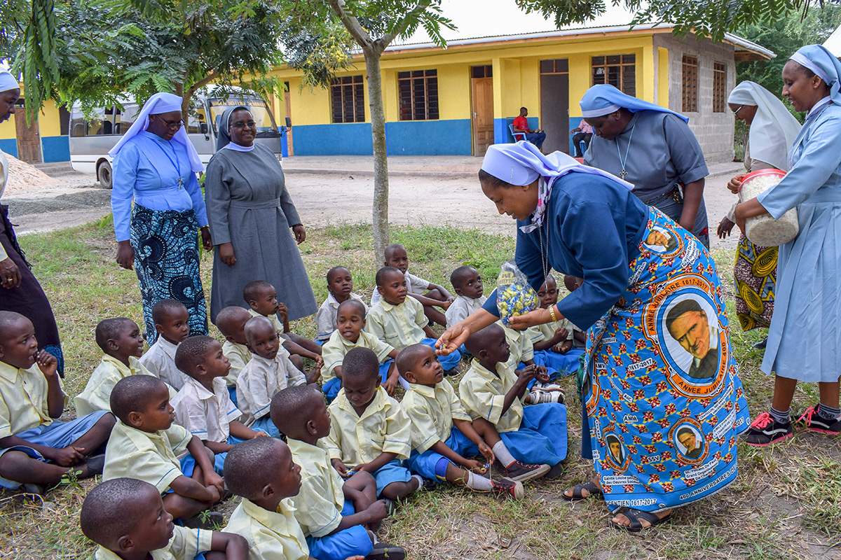 SLDI participants  of Administration Track visit school children in Fukayosi Villiage in Tanzania.