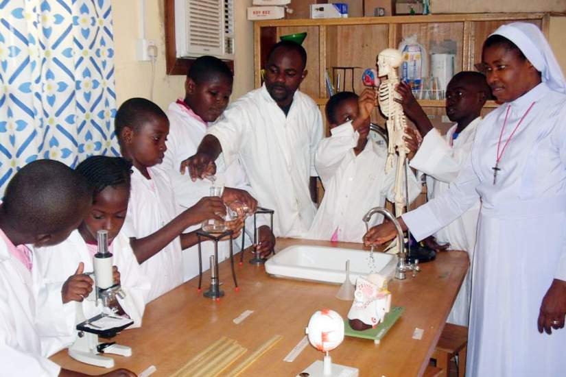 Nigerian SLDI Alumna, Sr. Immaculate, in the science lab with students.