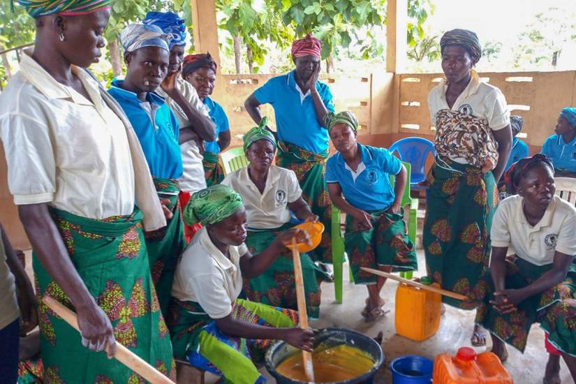 Women in the Ordorme Rural Women’s Empowerment group making soap.