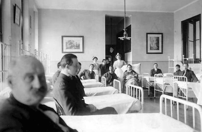 Photo of some Titanic survivors recovering at St. Vincent's Hospital in New York City. The two men with the nurse in the background are Titanic crew members. The man with the pillow behind him is Thomas Whitely, who was a waiter on the ship. He suffered a broken leg and burns. To his right is John Thompson, who was a fireman on the Titanic; Thompson suffered a broken arm. (Source)