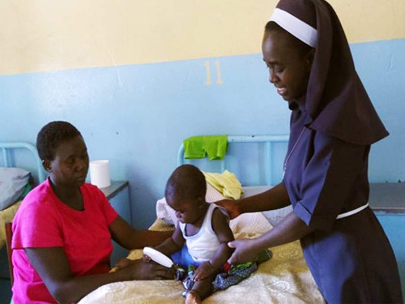 Sr. Constancia caring for a young child at the clinic.