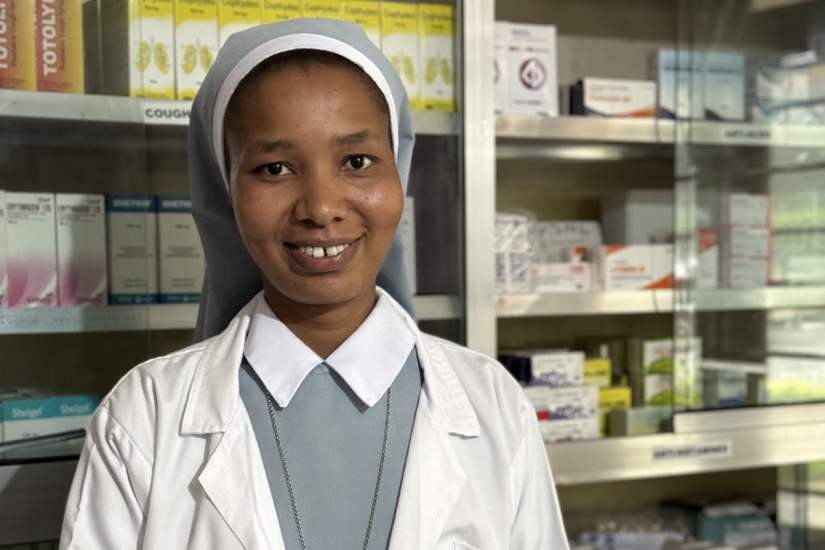 Sr. Catherine Felix Kimario, a 2023 graduate of ASEC’s Scholarship Program, is combating antimicrobial resistance at Holy Cross Health Centre in Kihonda, Tanzania. Through patient education and counseling, she emphasizes the importance of completing prescribed treatments, safeguarding public health from the growing threat of antibiotic resistance.
