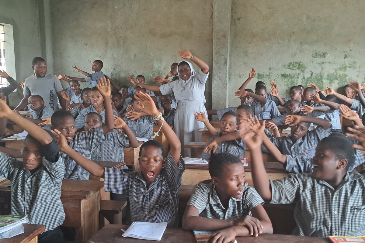 Sr. Vera Bi Kiekiseeh Otia, HHCJ engages with students in a classroom