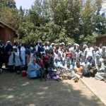 malawi-sisters-pose-with-children